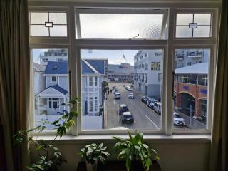 Best room near the stadium, train station, & parliament precinct - 7