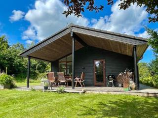 Modern Holiday Home In Peaceful Surroundings - 8