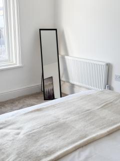 Modern 3-Bed House Near Attractions & Beach - 4