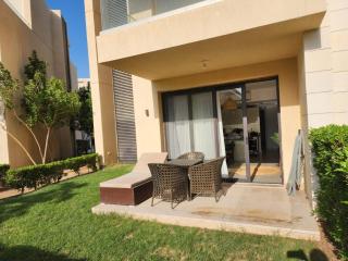 El Gouna Poolfront Cozy Stay 2BR - 4