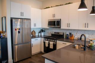 Luxury Stay Near NYC | Full Access to Amenities - 0