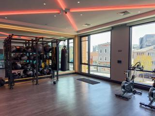 Luxury Stay Near NYC | Full Access to Amenities - 6