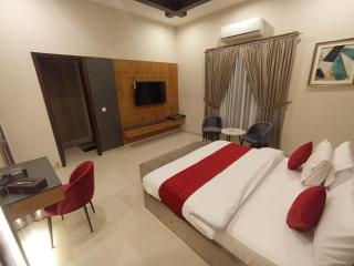 Holiday One Hotel & Suites - 1