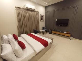 Holiday One Hotel & Suites - 1