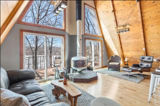 Lakefront Cabin with Loft and Bar - 0