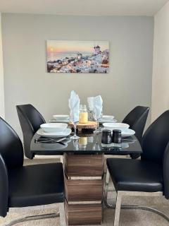 Spacious two bedroom flat, entire property - 4