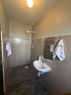 Serene Lakeside Haven - 1