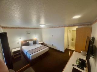 Ocean Breeze Motel - 2