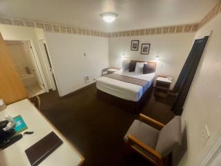 Ocean Breeze Motel - 1