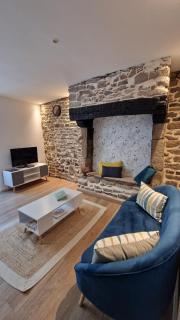 Le charme de Vannes à vos pieds - murs en pierre - 2