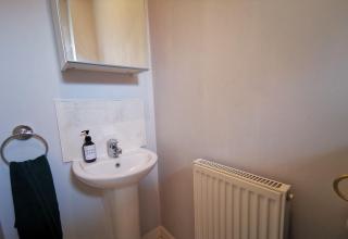 Comfortable 5 Bed Sleeps 5 Free Parking - 2