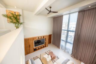 Gate 11 Mezzanine one - 4