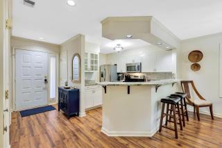 172 Colonnade Club - 2