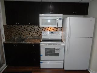 A Cozy Ottawa Hideaway Suitable For Couples & Families Minutes From The Airport - 3