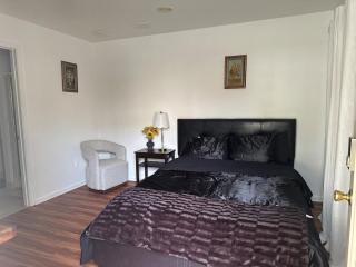 Studio Private entrance bath in laure and columbia - 5