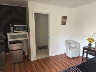 Studio Private entrance bath in laure and columbia - 3