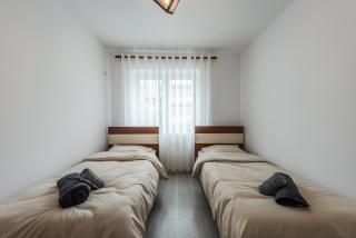 2Bdr Central Condo-5min Walk from New Bazaar - 2