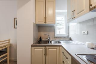 2Bdr Central Condo-5min Walk from New Bazaar - 4