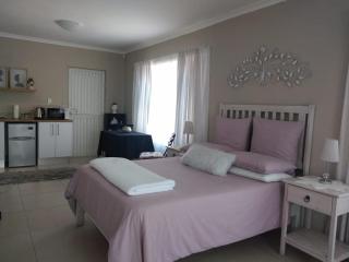 Large room in quiet north facing suburb - 8