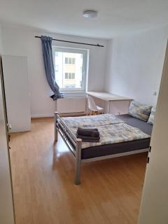 Middle privat Room 5 min walk from Railstation - 2