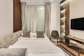 Luxury Poolview 1BR in Aljada l Balcony l 3 beds - 5