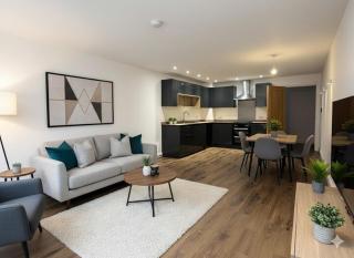 Spacious 4 Bed 3 Bath with Parking in Worthing - 5