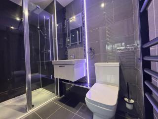 Spacious 4 Bed 3 Bath with Parking in Worthing - 3