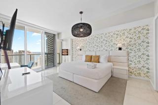 Luxury Waterfront Brickell ICON W-Hotel Balcony Water Views - 0