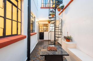 Casa céntrica con 4 habitaciones y estacionamiento - 5