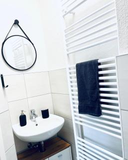 Modern furnished apartment with balcony - 7