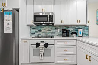 Lil Nauti - Beachfront Condo - 1