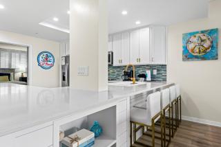 Lil Nauti - Beachfront Condo - 2