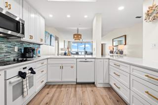 Lil Nauti - Beachfront Condo - 3