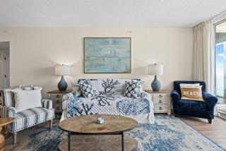 Lil Nauti - Beachfront Condo - 7