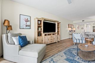 Lil Nauti - Beachfront Condo - 6