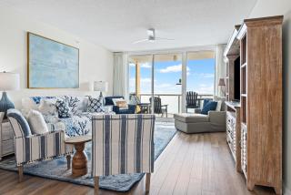 Lil Nauti - Beachfront Condo - 0