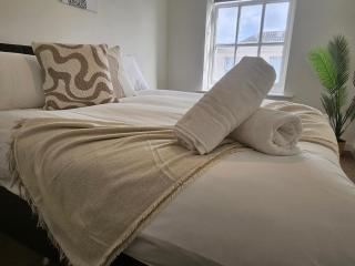 2 Bed Apartment in Brighton with Side Sea View - 6