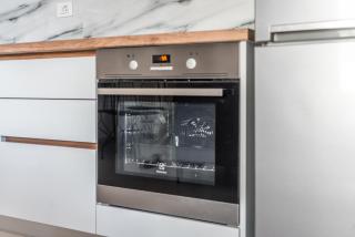 Central & Natural Light 2Bdr Private Parking - 2