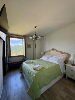 Charming Guest Room in Villa Casavecchia with Mountain Views - 2