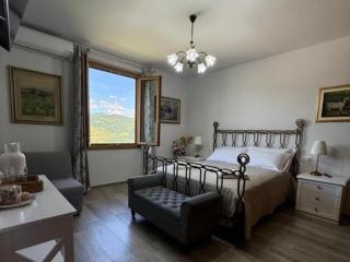 Charming Guest Room in Florence Countryside with Mountain River Views - 0
