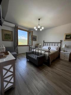 Charming Guest Room in Florence Countryside with Mountain River Views - 5