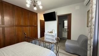 Charming Guest Room in Florence Countryside with Mountain River Views - 2