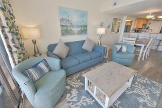 Beach retreat w balcony & hot tub - 3