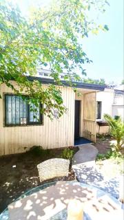 Alojamiento familiar Ñuñoa con estacionamiento a pasos del Estadio Nacional e ISP - 1