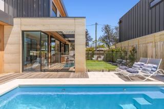 Barwon Heads Pool Retreat Brand New with Heated Pool 5 bedroom 3bath Lift Sleeps 10 Aircon Heating Fireplace Garage - 0