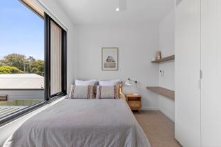 Barwon Heads Pool Retreat Brand New with Heated Pool 5 bedroom 3bath Lift Sleeps 10 Aircon Heating Fireplace Garage - 8