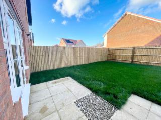 Brand NEW Stylish & Chic House - 2 Parking Spaces - Garden - Fast Wi-Fi - Close to M5 - 4