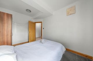 5-Bed House - Sleeps 10 - Garden - Parking - 8