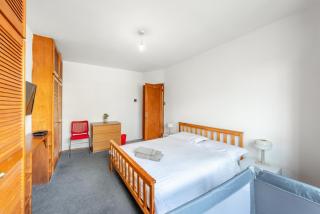 5-Bed House - Sleeps 10 - Garden - Parking - 7