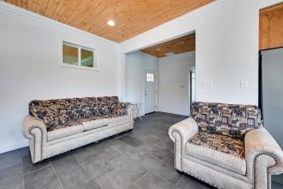 6 Mi to Rough River Lake! Waterfront Home with Deck - 6